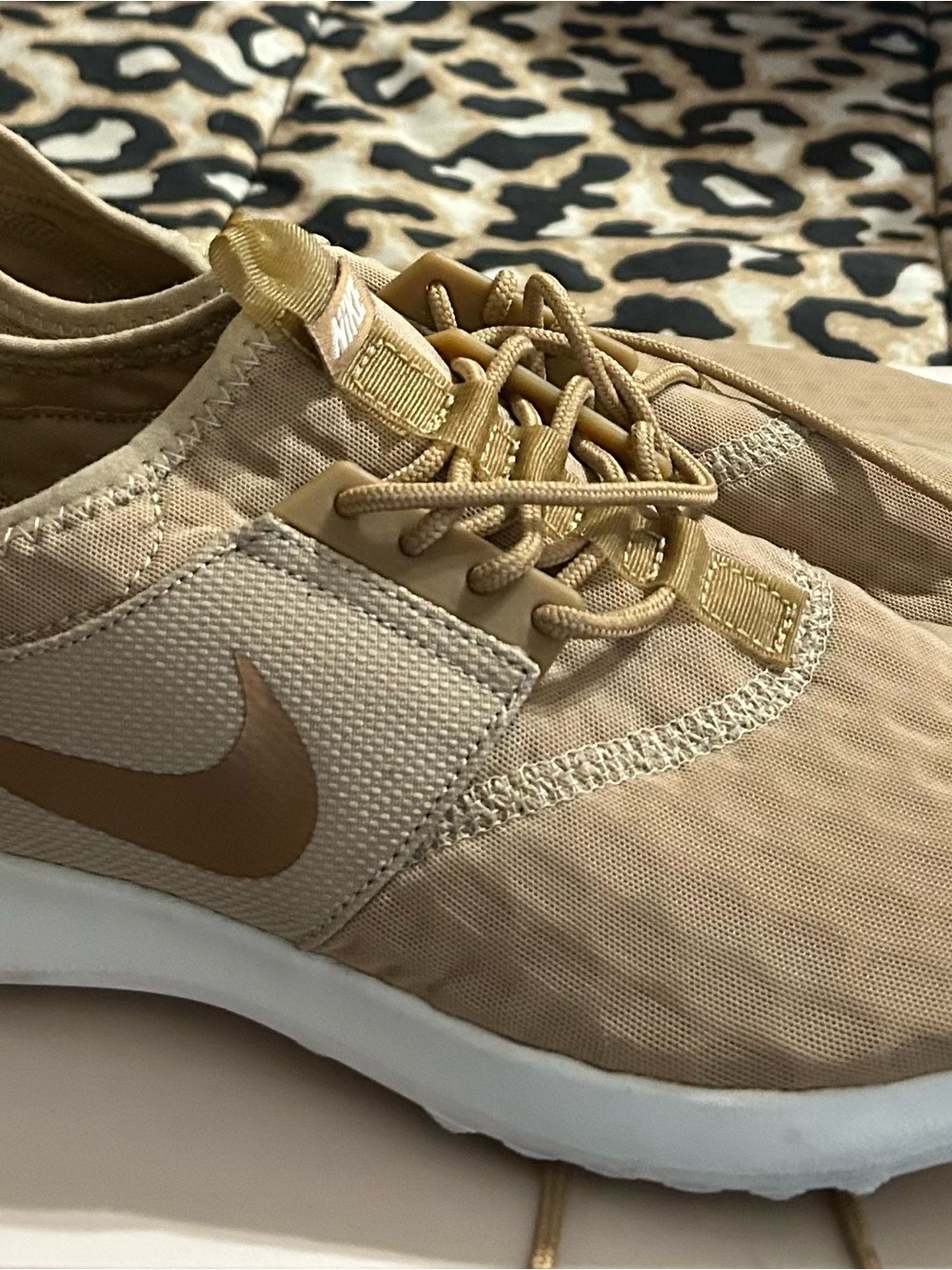Nike Women's Tan/Beige Low-Top Sneakers